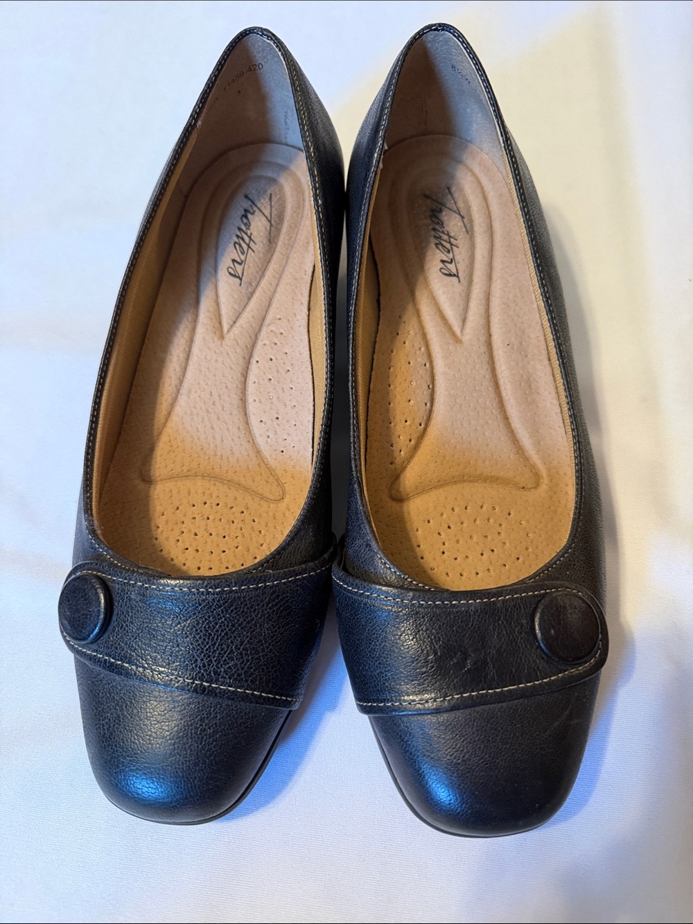 Trotters Low Heeled Black Leather Comfort Pumps Shoes Women's Size 8.5 Wide